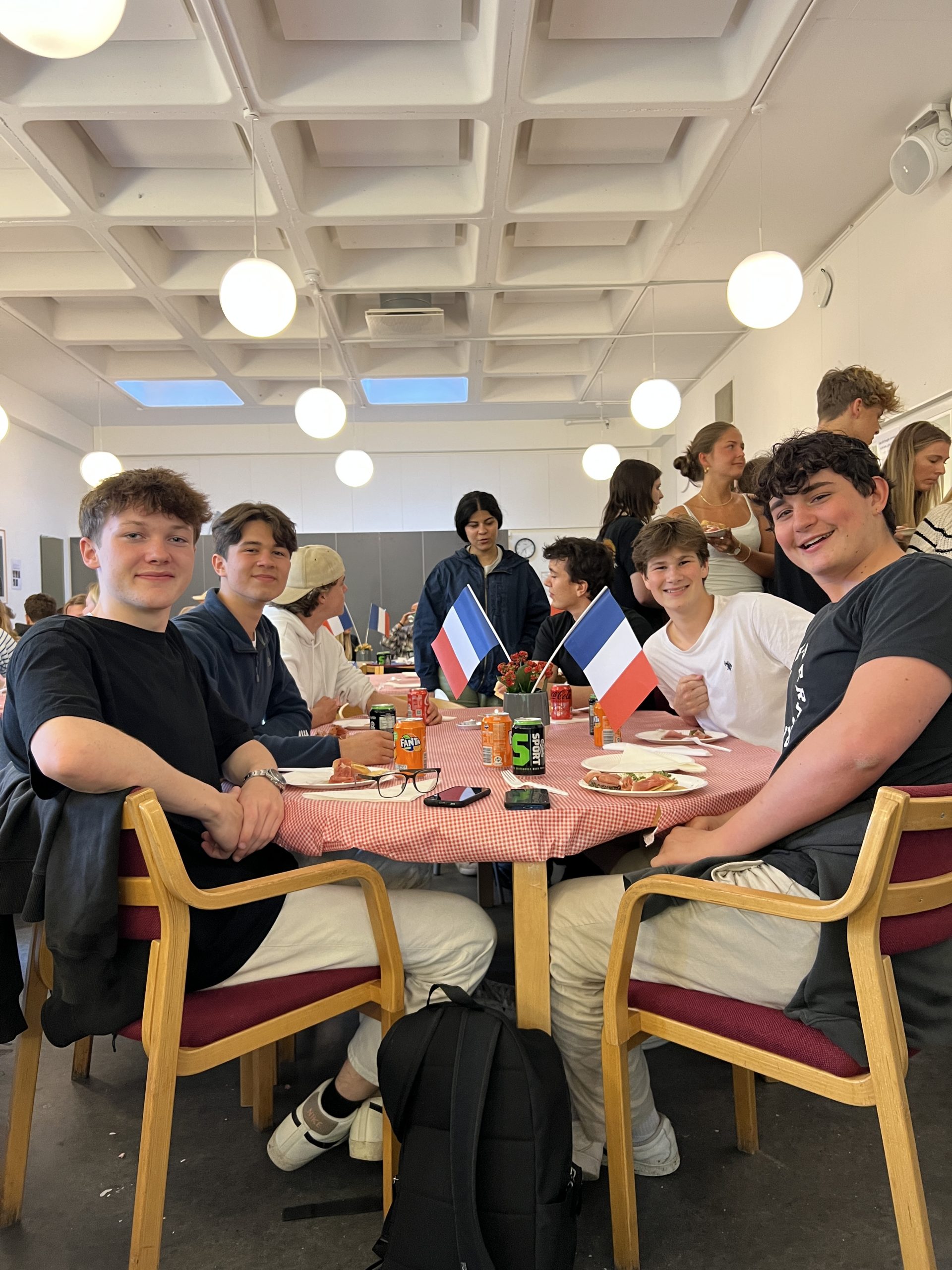 fransk café på rg - sidste dage i 1.g - et skoleår er afsluttet - rungsted gymnasium